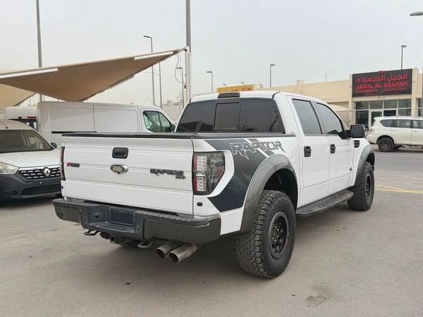 Ford Raptor, 2013 white, 4 doors