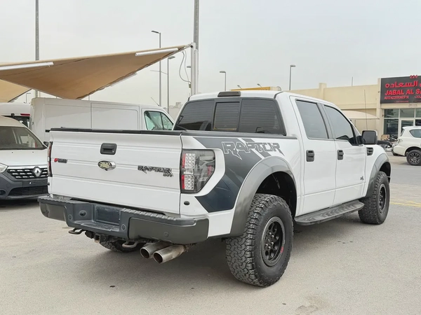 Ford Raptor, 2013 white, 4 doors