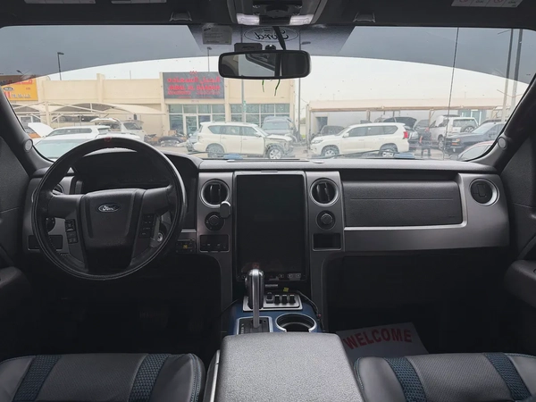Ford Raptor, 2013 white, 4 doors