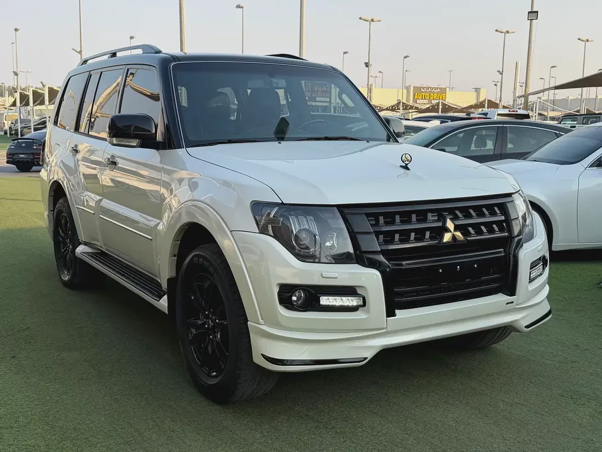 Mitsubishi Pajero -2020-Signature Edition- GCC-free accident-original paint-SERVICE ALFUTTAIM-1-1
