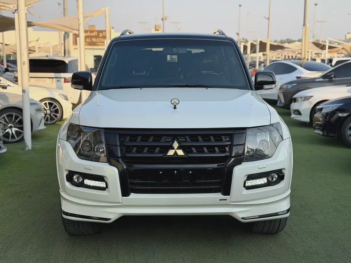 Mitsubishi Pajero -2020-Signature Edition- GCC-free accident-original paint-SERVICE ALFUTTAIM-2-2
