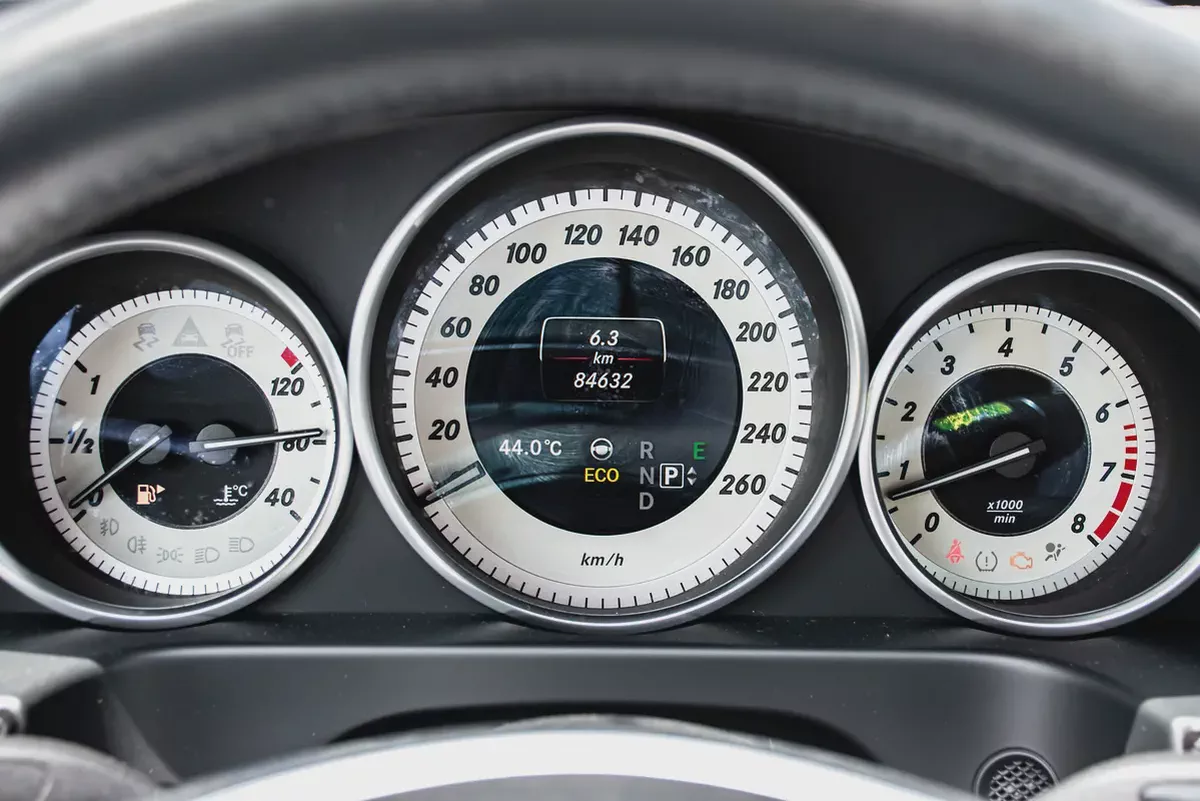 2015 -BENZ E300 4MATIC - JAPANESE SPECS- ONLY 84,000 KM-8-8