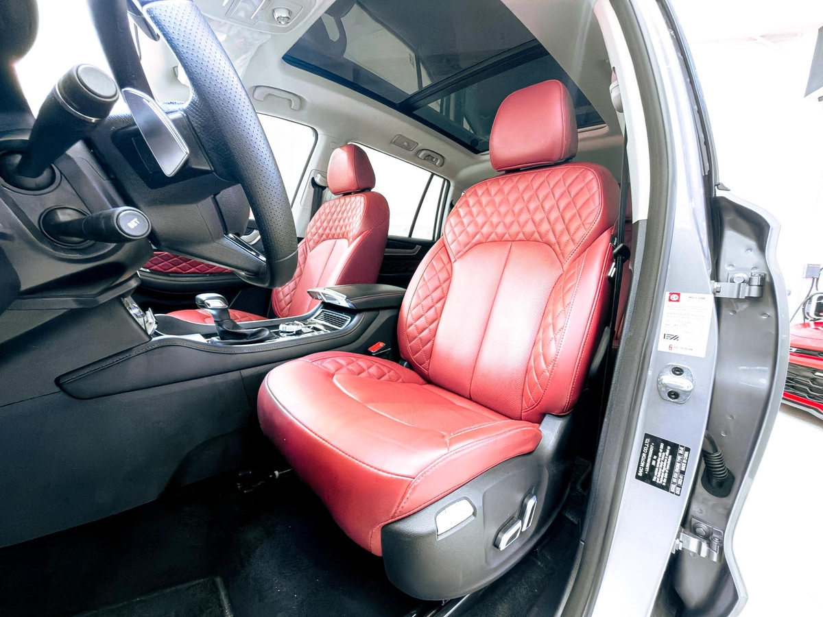 2022 MG RX8 Luxury 2.0T V4 // EMI starting from 1,250 AED-4-4