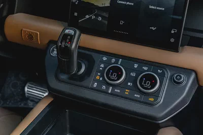 7,344 P.M |  Defender 110 P400 Stealth Edition | 0% Downpayment | Land Rover Warranty!-9