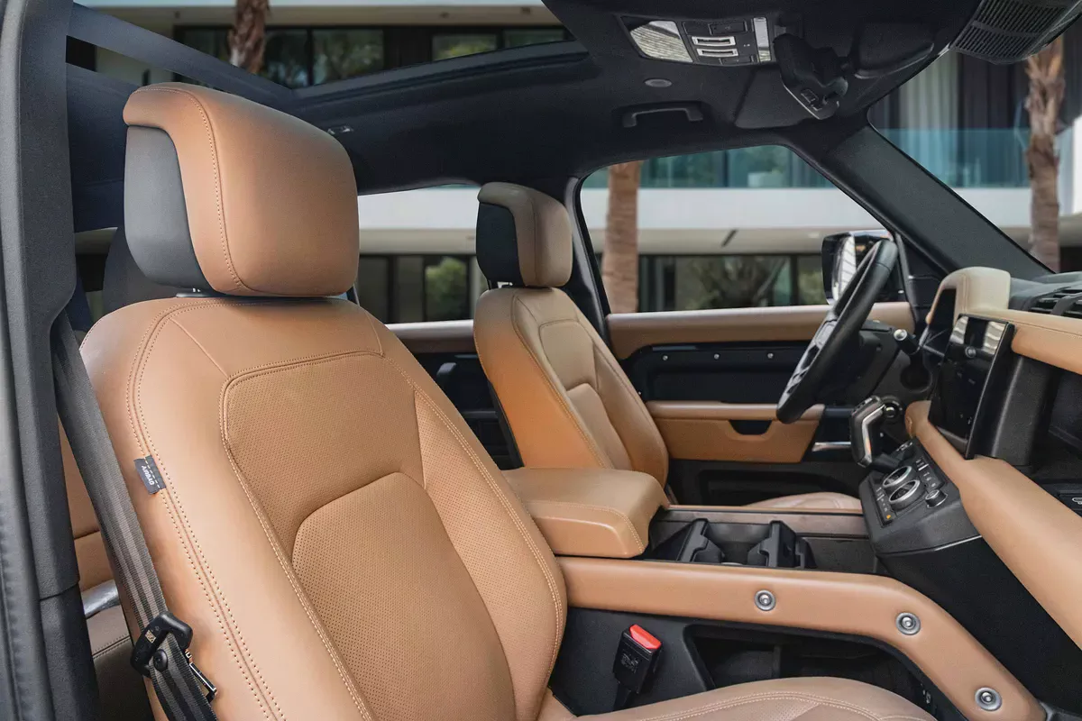 7,344 P.M |  Defender 110 P400 Stealth Edition | 0% Downpayment | Land Rover Warranty!-10-10