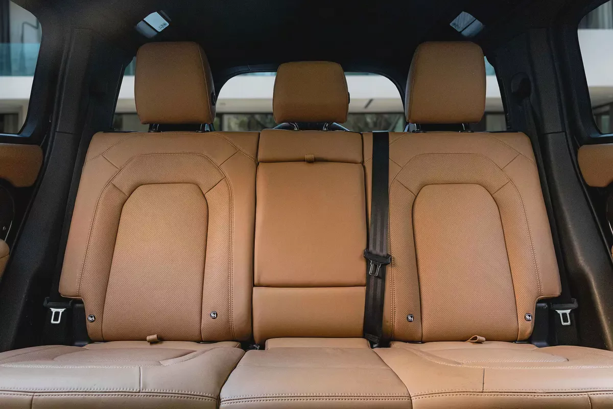 7,344 P.M |  Defender 110 P400 Stealth Edition | 0% Downpayment | Land Rover Warranty!-11-11