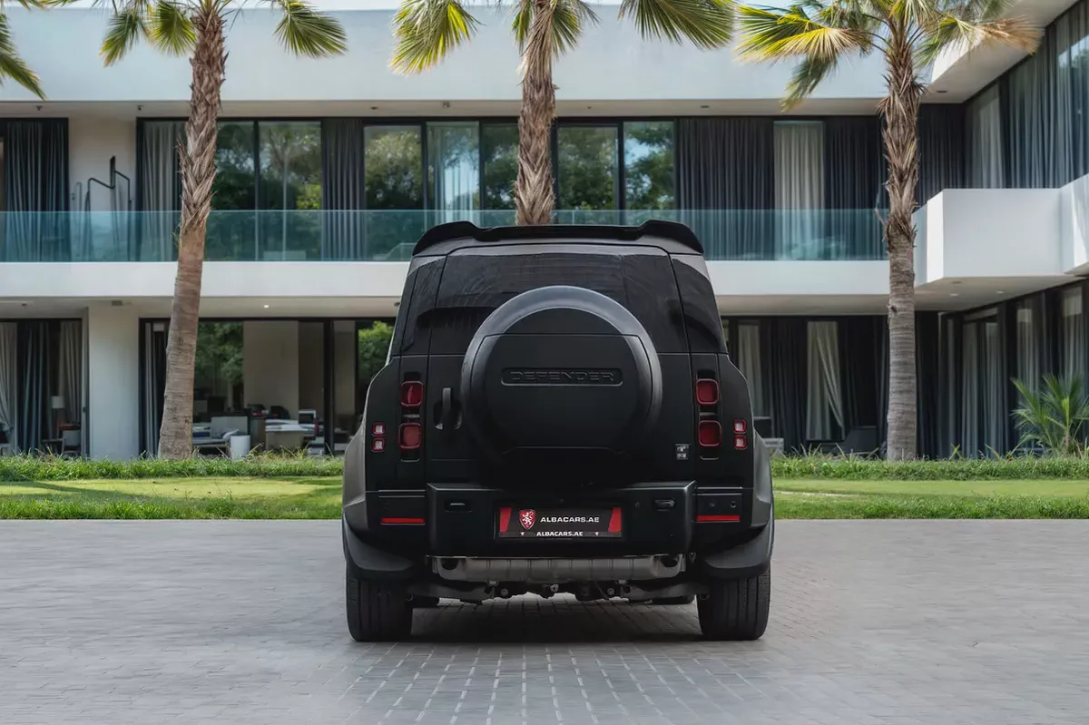7,344 P.M |  Defender 110 P400 Stealth Edition | 0% Downpayment | Land Rover Warranty!-4-4