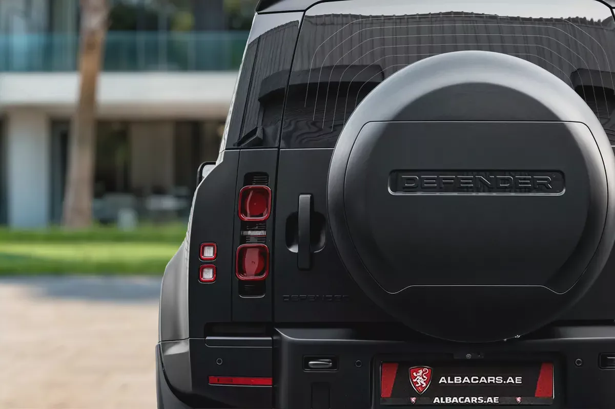 7,344 P.M |  Defender 110 P400 Stealth Edition | 0% Downpayment | Land Rover Warranty!-5-5