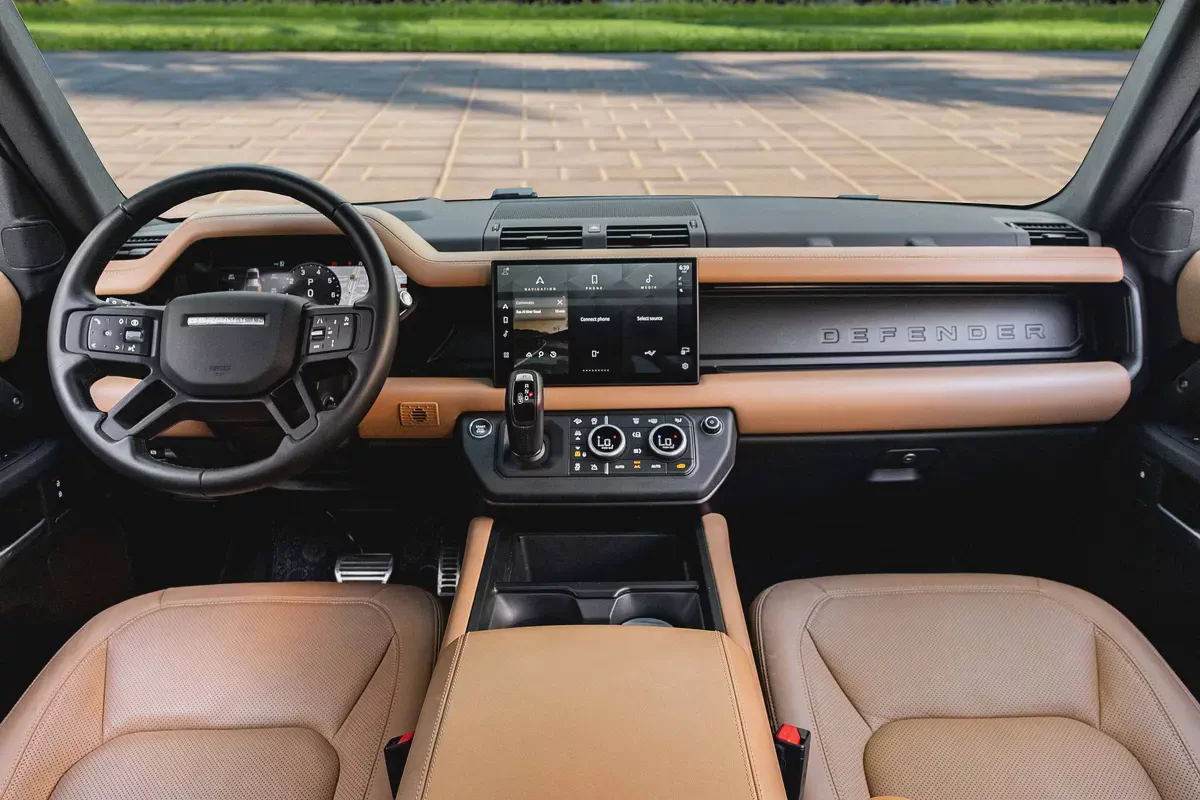 7,344 P.M |  Defender 110 P400 Stealth Edition | 0% Downpayment | Land Rover Warranty!-7-7