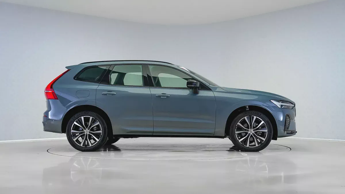 2024 Volvo XC60 B5 Ultimate Dark | GCC Specs | Volvo Active Warranty January 2028-2-2