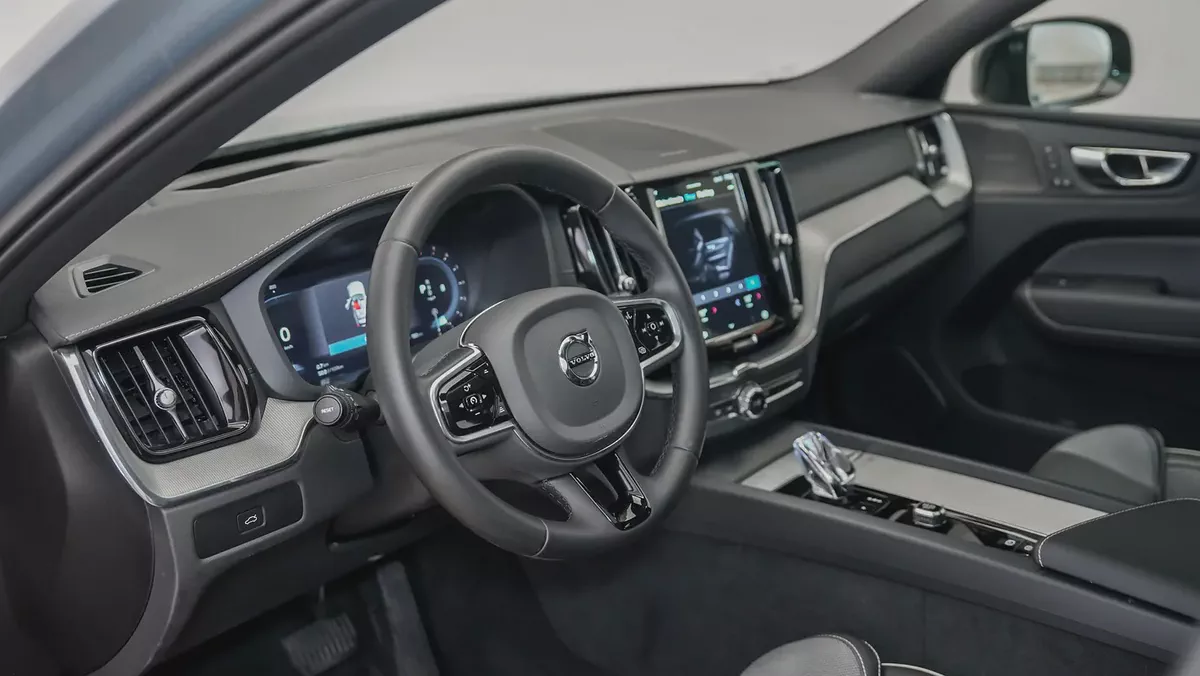 2024 Volvo XC60 B5 Ultimate Dark | GCC Specs | Volvo Active Warranty January 2028-3-3