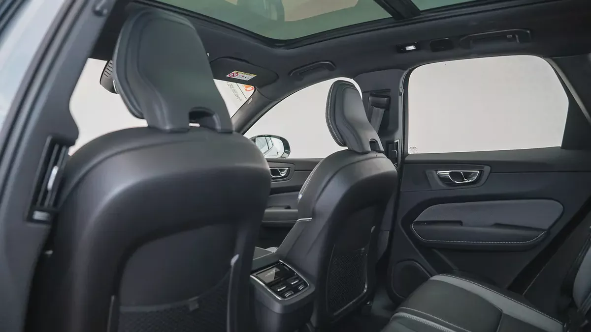 2024 Volvo XC60 B5 Ultimate Dark | GCC Specs | Volvo Active Warranty January 2028-4-4