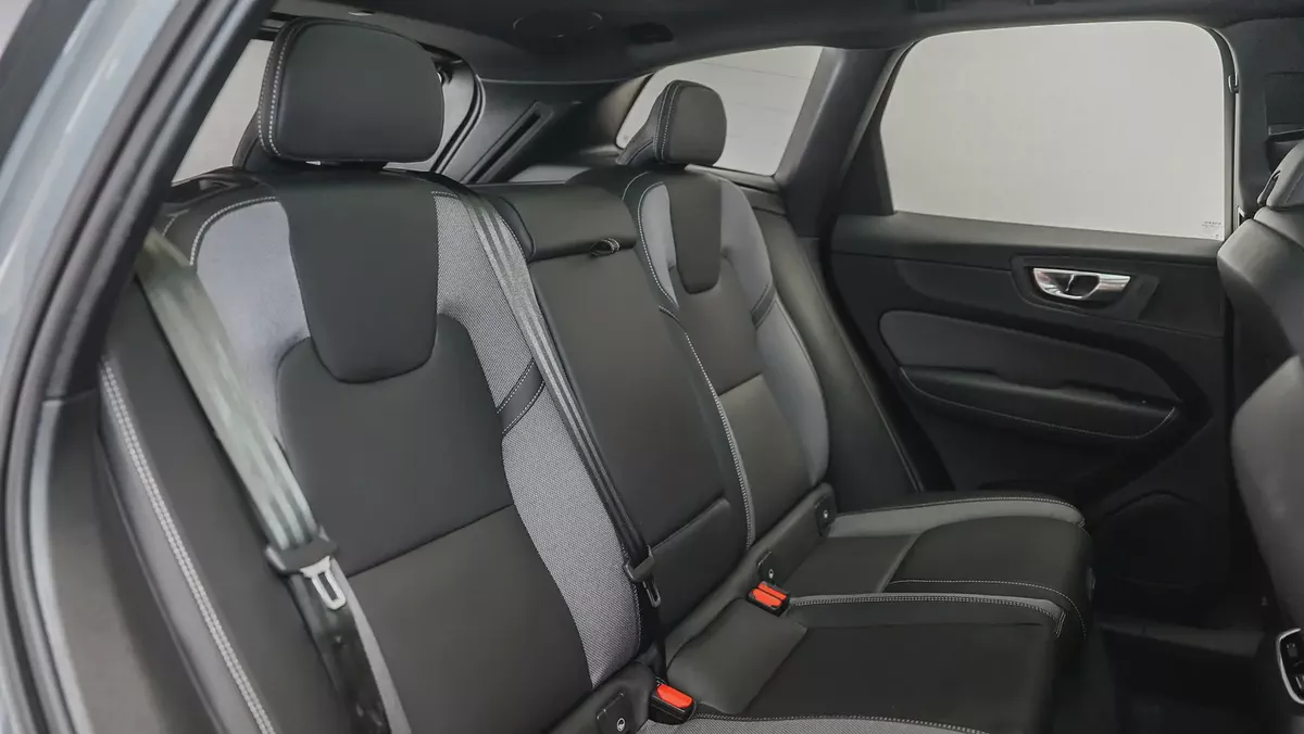 2024 Volvo XC60 B5 Ultimate Dark | GCC Specs | Volvo Active Warranty January 2028-6-6