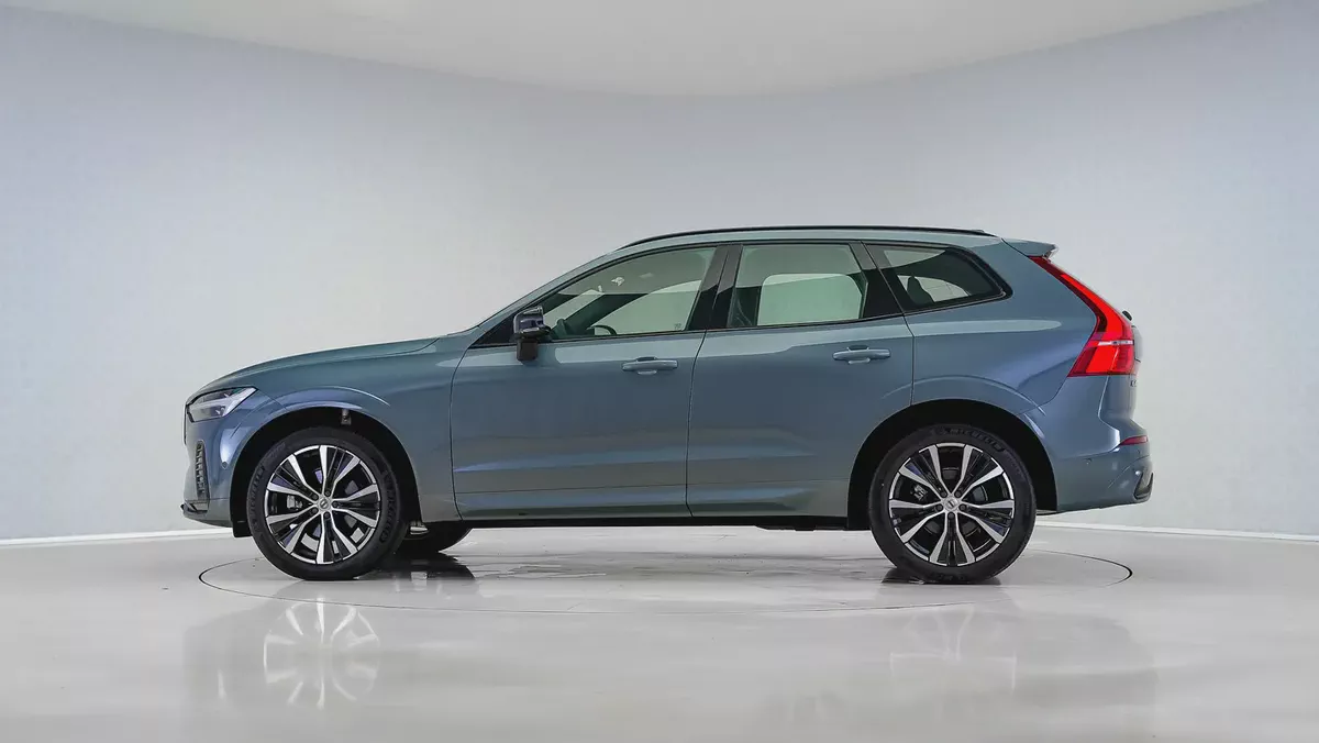 2024 Volvo XC60 B5 Ultimate Dark | GCC Specs | Volvo Active Warranty January 2028-8-8