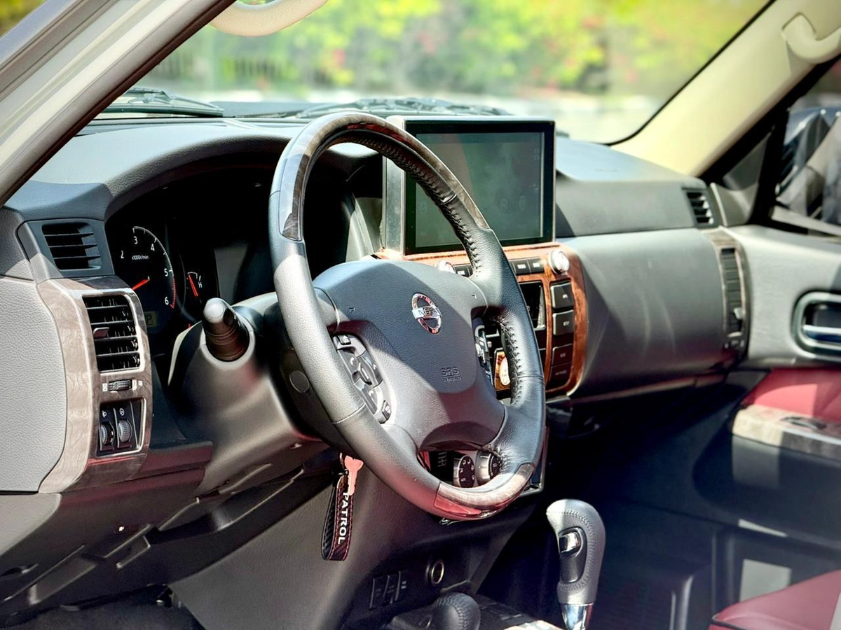 NISSAN PATROL SUPER SAFARI 4.8L V6 YEAR: 2023 FULL-SERVICE HISTORY WITH AGENCY UNDER WARRANTY !-7-7