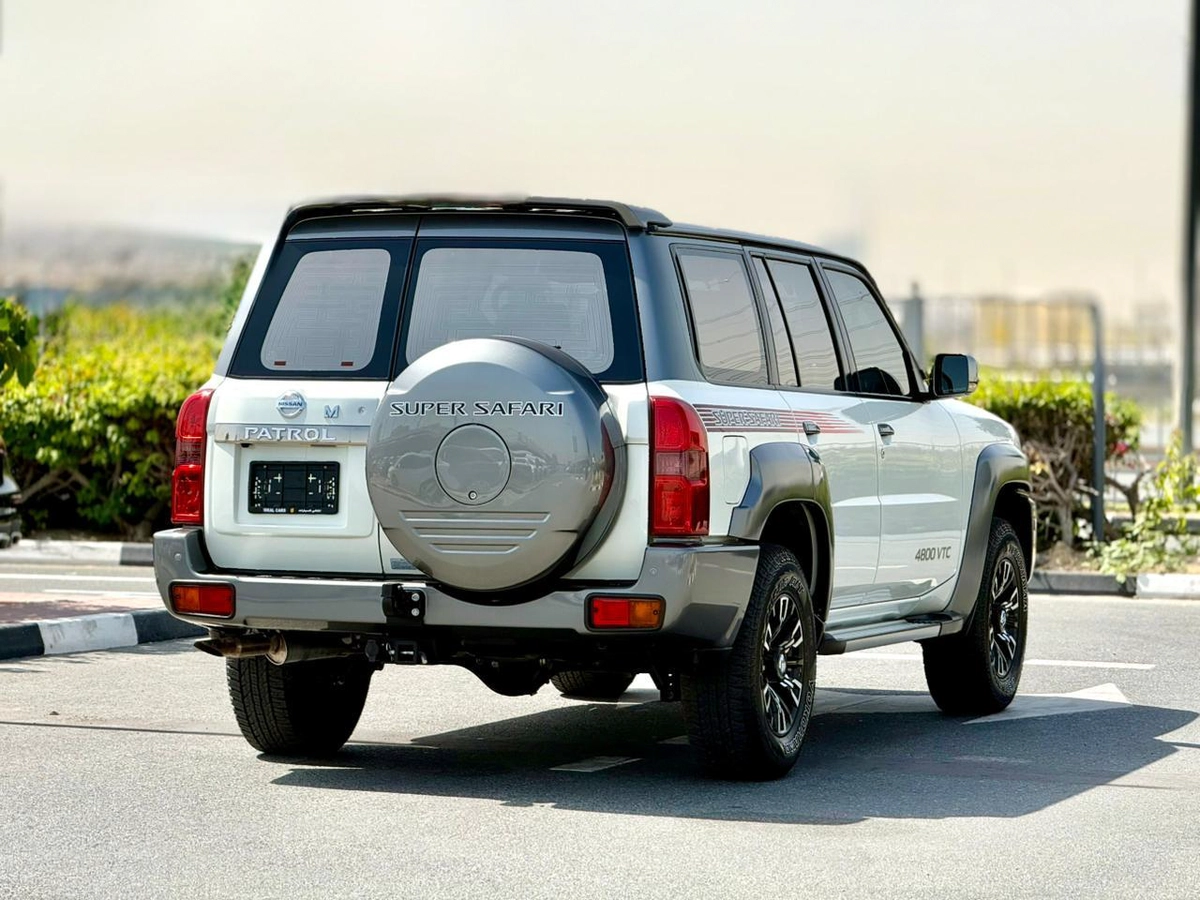 NISSAN PATROL SUPER SAFARI 4.8L V6 YEAR: 2023 FULL-SERVICE HISTORY WITH AGENCY UNDER WARRANTY !-12-12