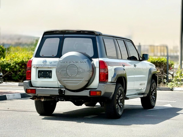 NISSAN PATROL SUPER SAFARI 4.8L V6 YEAR: 2023 FULL-SERVICE HISTORY WITH AGENCY UNDER WARRANTY !