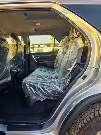 Toyota Fortuner VXR SR5 ADVENTURE / 4.0L V6 PETROL / CLIMATE WITH LEATHER SEATS /DIFFLOCK/ AUTO A/C (CODE # F6HA)-10