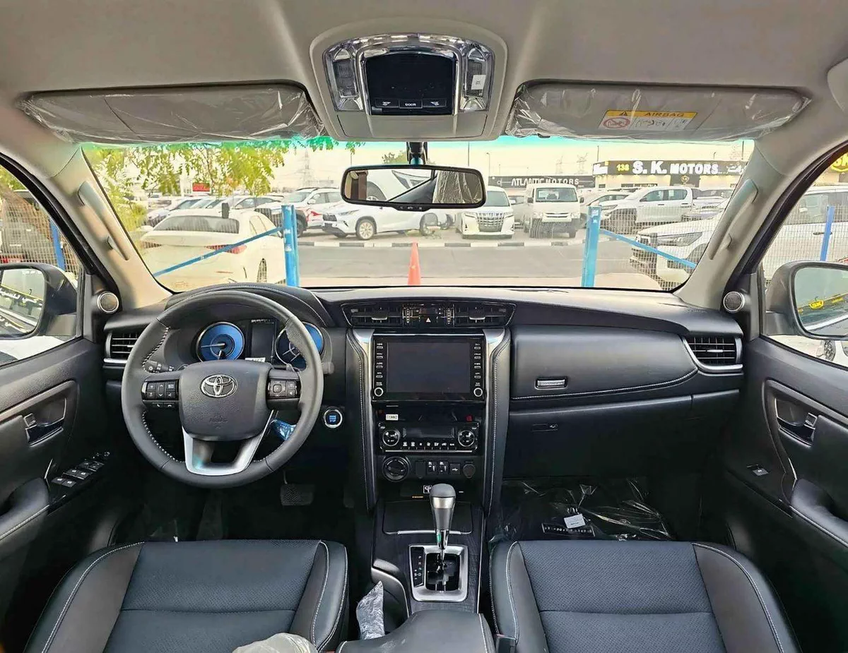 Toyota Fortuner VXR SR5 ADVENTURE / 4.0L V6 PETROL / CLIMATE WITH LEATHER SEATS /DIFFLOCK/ AUTO A/C (CODE # F6HA)-12-0