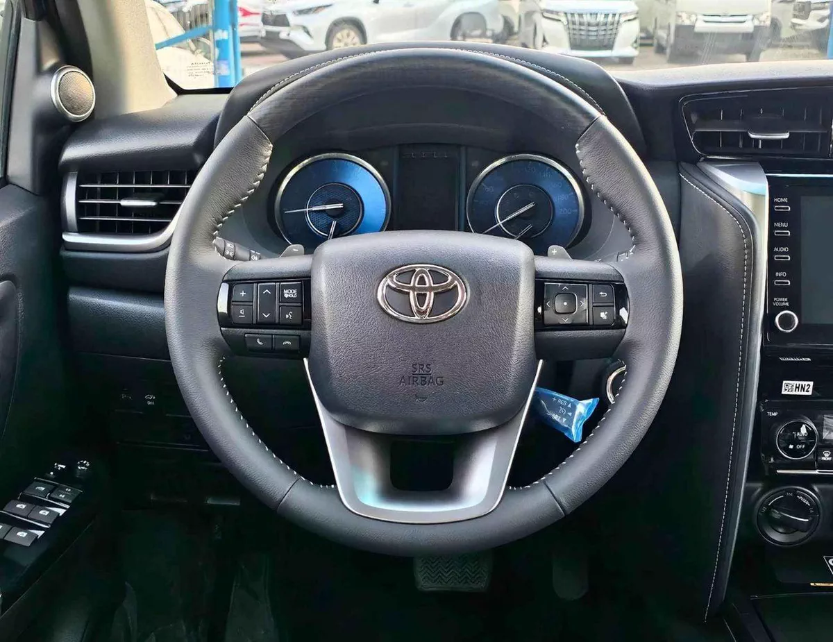 Toyota Fortuner VXR SR5 ADVENTURE / 4.0L V6 PETROL / CLIMATE WITH LEATHER SEATS /DIFFLOCK/ AUTO A/C (CODE # F6HA)-13-0