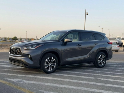 Toyota Highlander 2020 Toyota Highlander XLE Full Option 3.5L V6  - SunRoof - Full Radar System - 7 Seater -Push Start-2