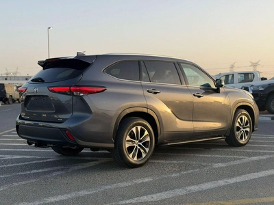 Toyota Highlander 2020 Toyota Highlander XLE Full Option 3.5L V6  - SunRoof - Full Radar System - 7 Seater -Push Start-7
