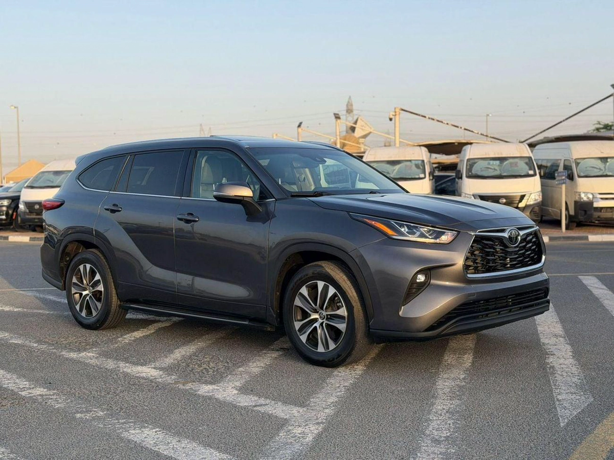 Toyota Highlander 2020 Toyota Highlander XLE Full Option 3.5L V6  - SunRoof - Full Radar System - 7 Seater -Push Start