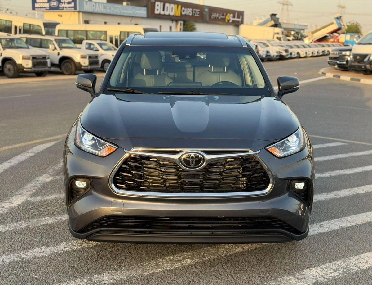 Toyota Highlander 2020 Toyota Highlander XLE Full Option 3.5L V6  - SunRoof - Full Radar System - 7 Seater -Push Start