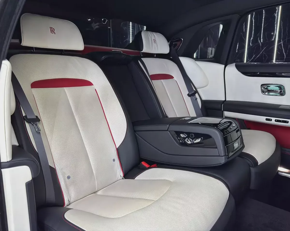 GCC | Low Mileage | Starlight Headliner | AGMC Warranty 08/2027 | AGMC Full Service History-16-16
