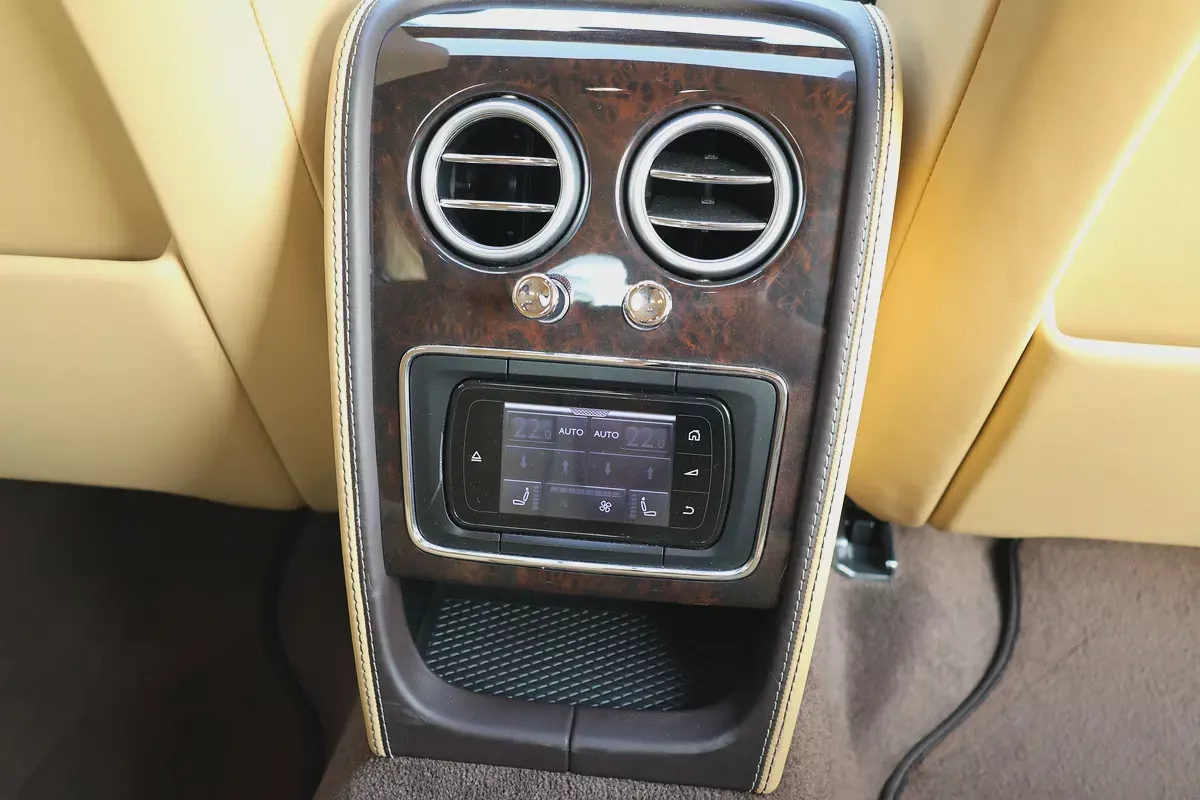 Bentley Flying Spur W12 2014 GCC Specs-71000km-EXCELLENT CONDITION-18-18