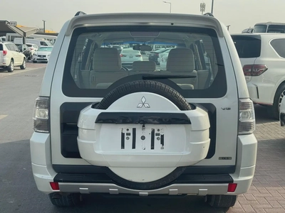 Mitsubshi pajero 2010 white color GCC Calen car-9