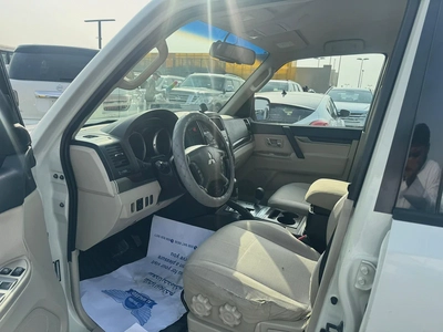 Mitsubshi pajero 2010 white color GCC Calen car-2