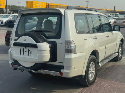 Mitsubshi pajero 2010 white color GCC Calen car-5