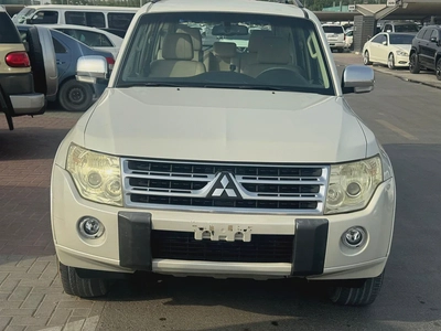 Mitsubshi pajero 2010 white color GCC Calen car-6
