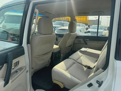 Mitsubshi pajero 2010 white color GCC Calen car-8