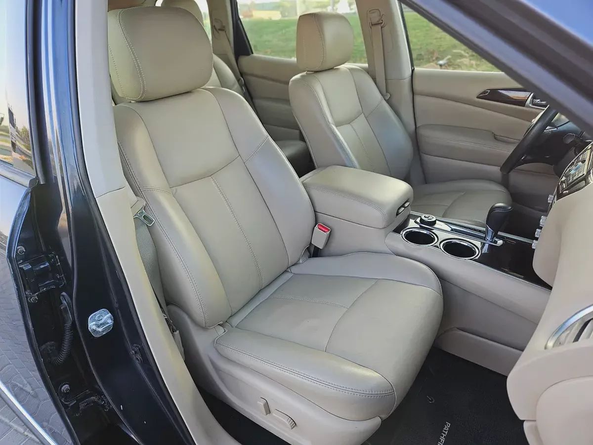 Nissan Pathfinder Platinum 2016 | GCC Specs | Pristine Condition Full Option TOP 4X4-9-9