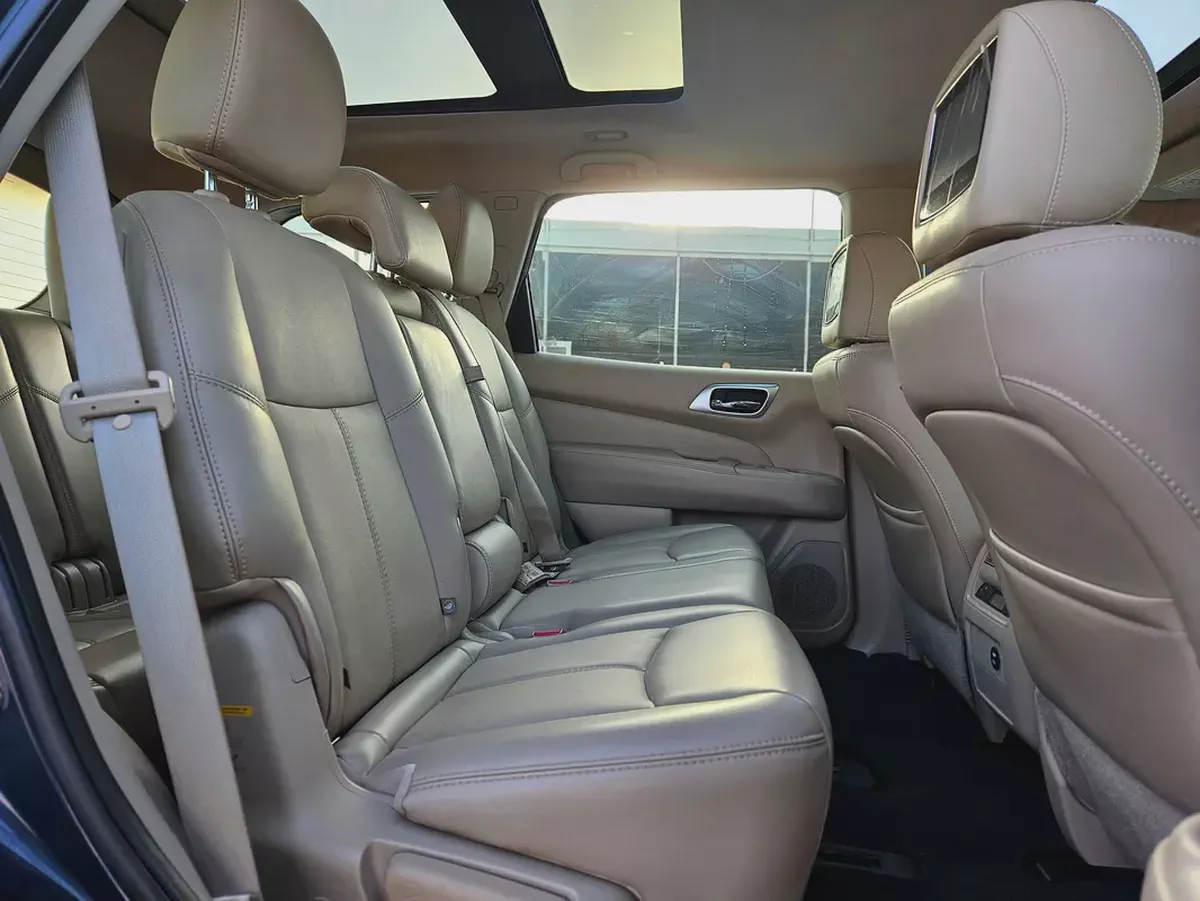 Nissan Pathfinder Platinum 2016 | GCC Specs | Pristine Condition Full Option TOP 4X4-10-10