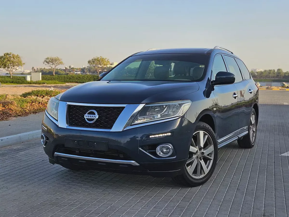 Nissan Pathfinder Platinum 2016 | GCC Specs | Pristine Condition Full Option TOP 4X4