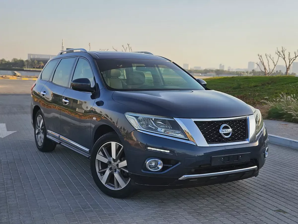 Nissan Pathfinder Platinum 2016 | GCC Specs | Pristine Condition Full Option TOP 4X4-2-2