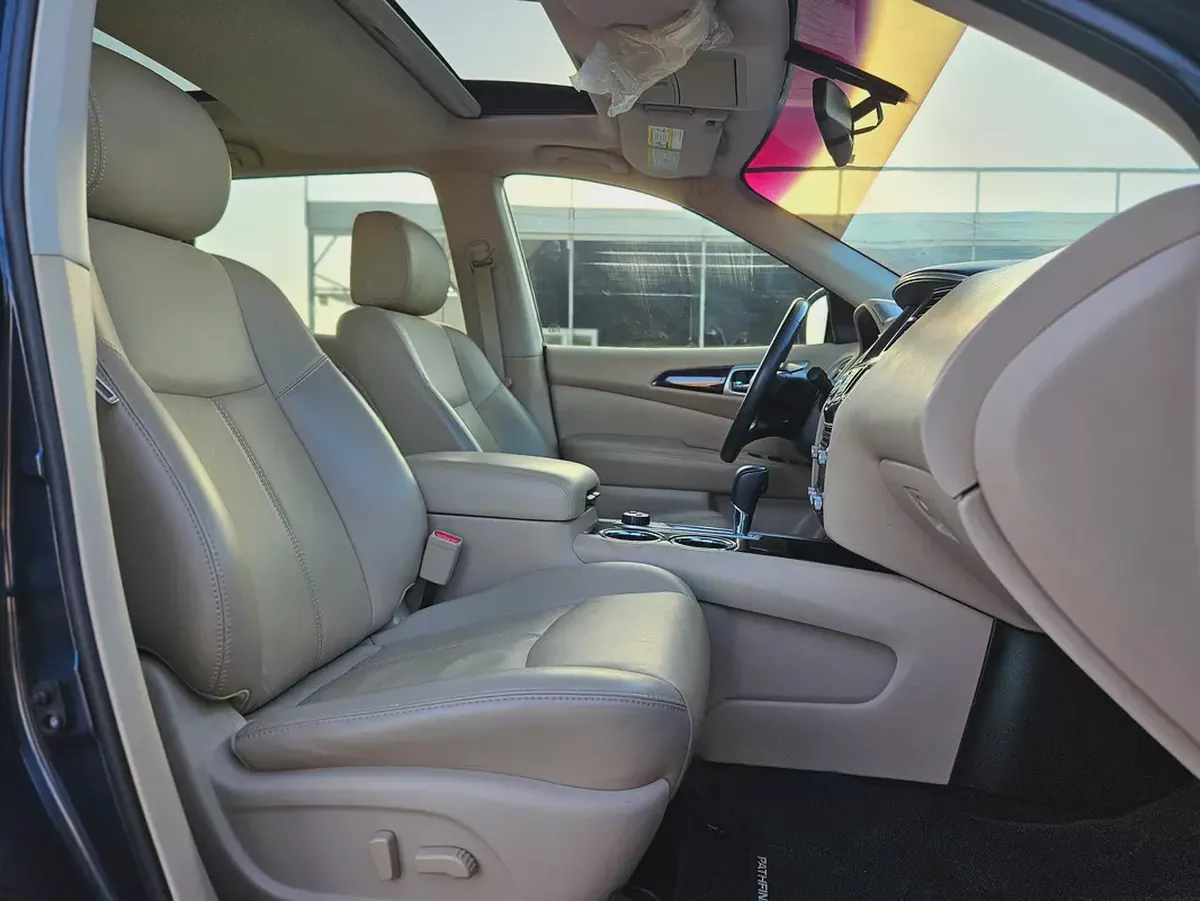 Nissan Pathfinder Platinum 2016 | GCC Specs | Pristine Condition Full Option TOP 4X4-8-8