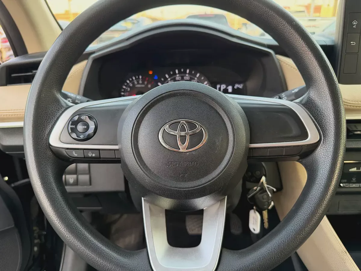Toyota Yaris-2023 -SE --Gcc- Excellent Condition --10-10