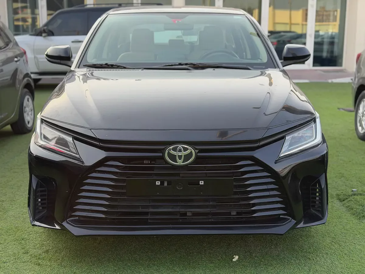 Toyota Yaris-2023 -SE --Gcc- Excellent Condition --2-2
