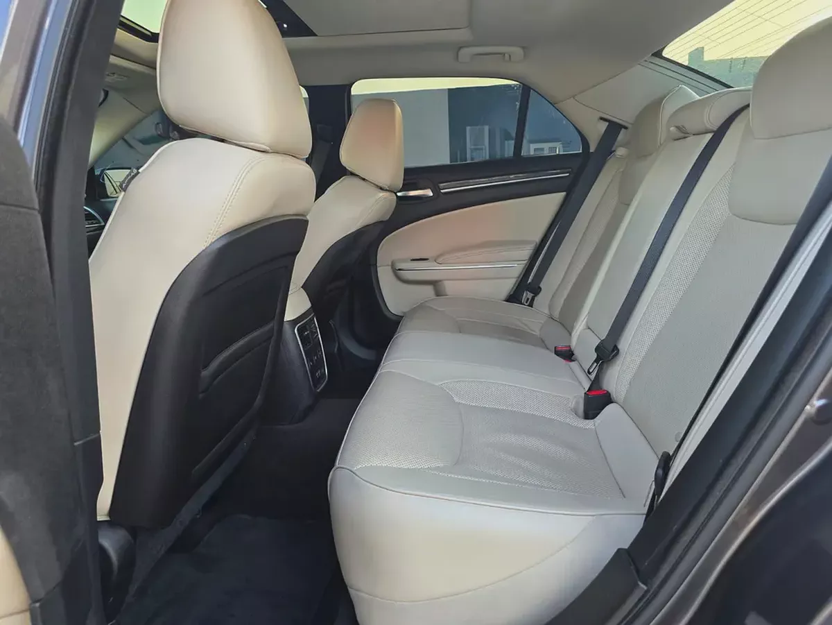 كرايسلر 300c مواصفات خليجية 2016 هيمي بحالة جيدة-9-9