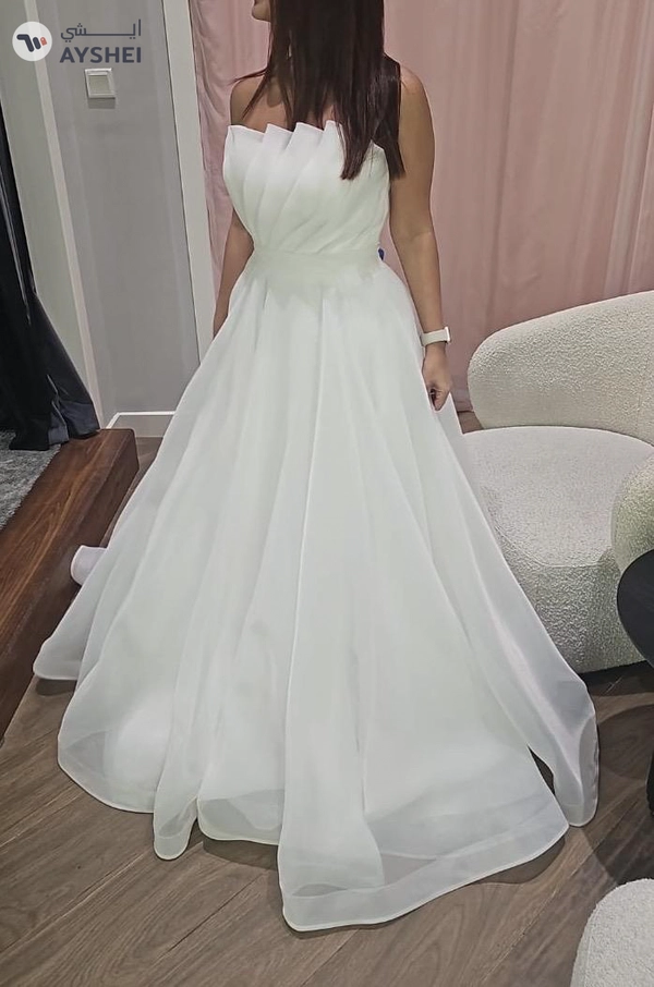 Elegant Wedding dress made from finest organza for sale
