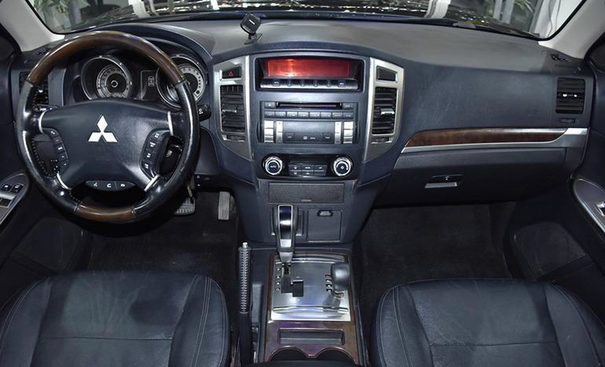Mitsubishi Pajero GLS Di-D ( 2012 Model ...