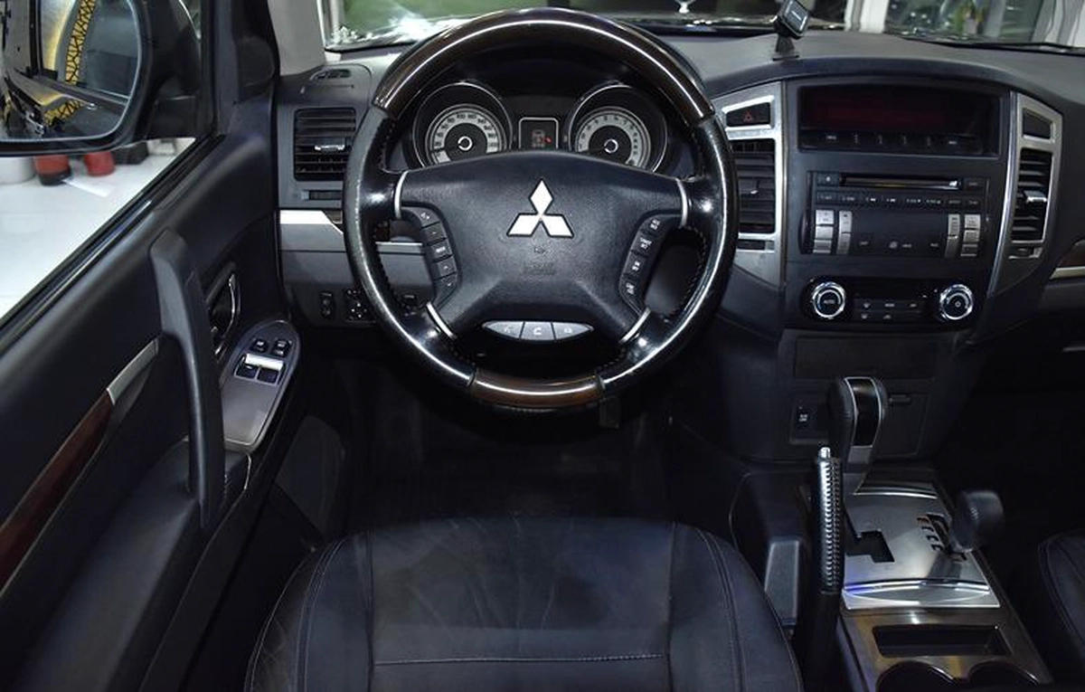 Mitsubishi Pajero GLS Di-D ( 2012 Model ...