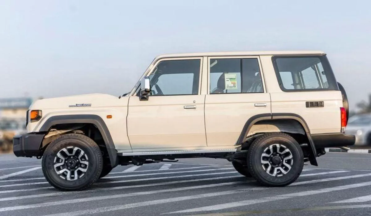 Toyota Land Cruiser 70 LC76 LX LX LC 76 2.8 DIESEL AT