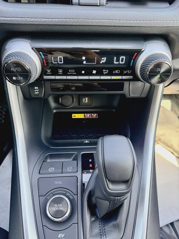 Toyota RAV4 2.5L Hybrid 2025 GCC 0 KM