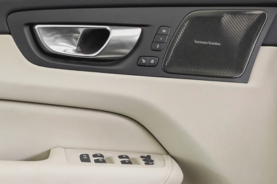 AED 3,832 / 60 months | 0% DP | 2026 Volvo XC60 B5 Ultra Dark / Full Service History / Volvo Warrant-9