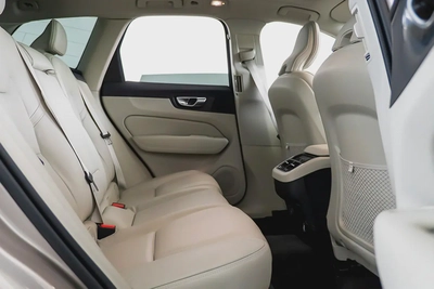 AED 3,832 / 60 months | 0% DP | 2026 Volvo XC60 B5 Ultra Dark / Full Service History / Volvo Warrant-12